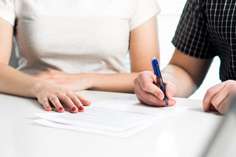 DivorceAgreementCoupleSigningLegalDocumentPrenuptialMarriageSettlementPrenup DivorceAgreementCoupleSigningLegalDocumentPrenuptialMarriageSettlementPrenup