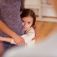 ÃâhildHugsHerMotherAndProtectsHerFromEvilFather